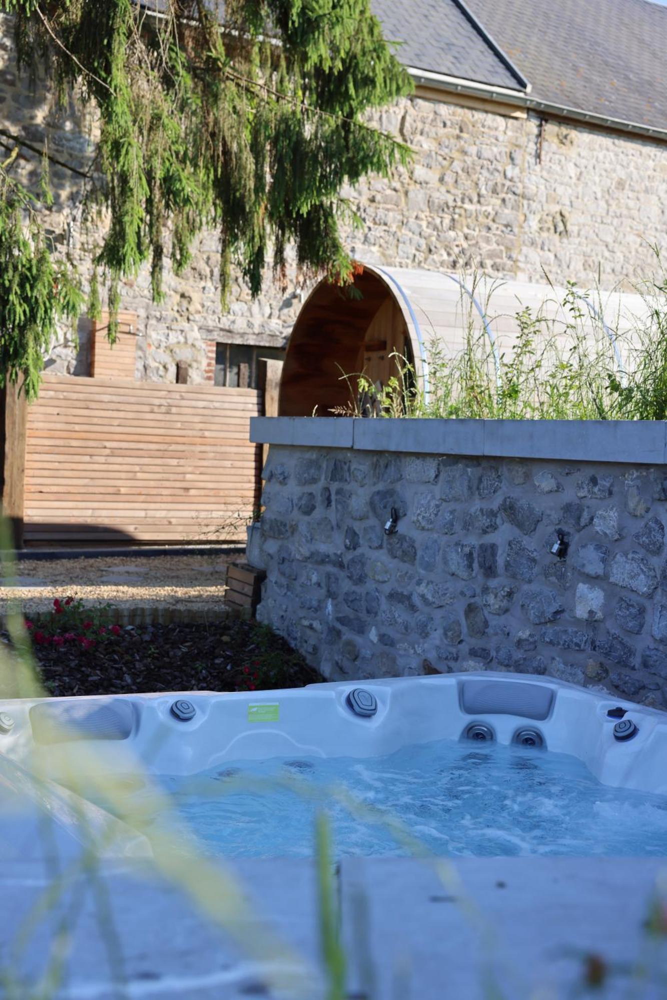 La Ferme De Basseilles Guest House Mozet Exterior photo